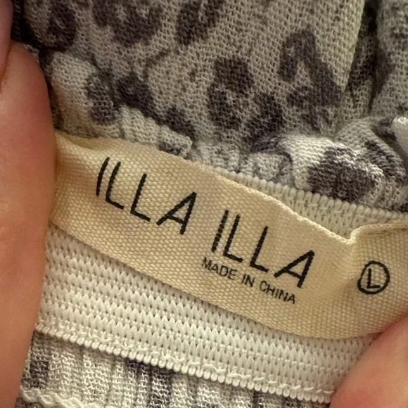 ILLA ILLA Gray Leopard Long Sleeve Dress - Picture 2 of 7